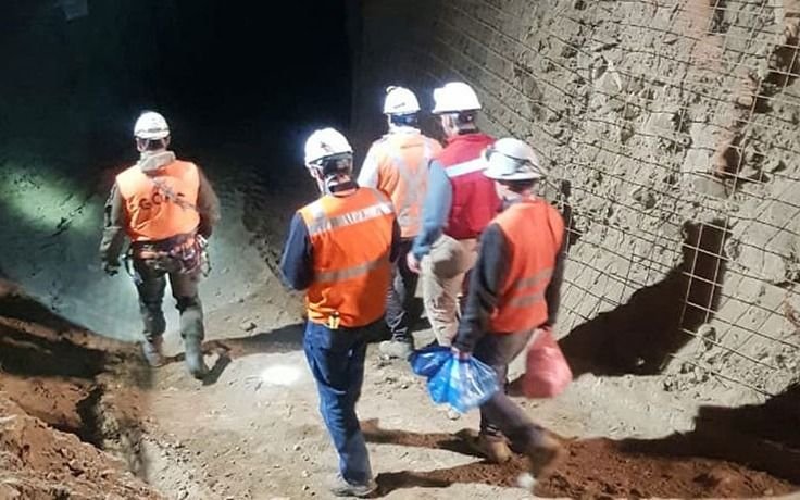 Rescataron a uno de los tres mineros atrapados en el norte de Chile y hallaron a otro muerto