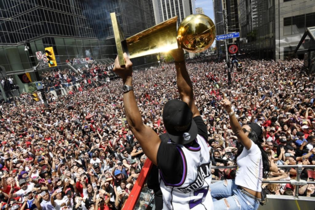 Serios incidentes en los festejos de los Raptors por la obtención del campeonato de la NBA