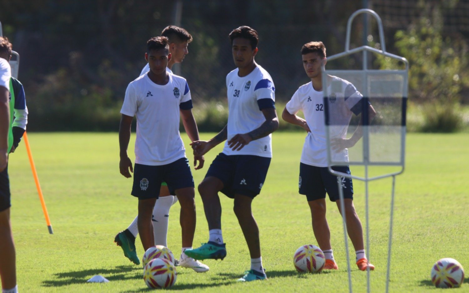 Rosales regresó a Racing pero se volvió a ir a préstamo, ahora a Patronato