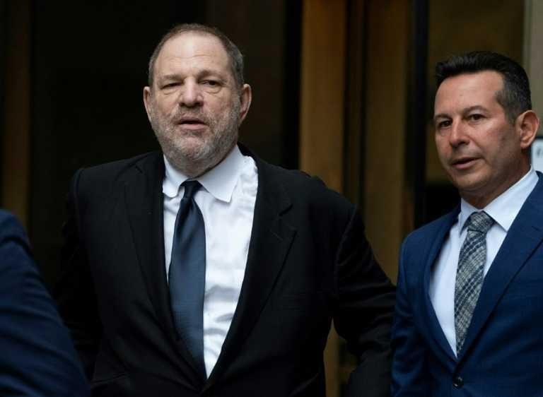 Le siguen soltando la mano: otro abogado deja a Harvey Weinstein