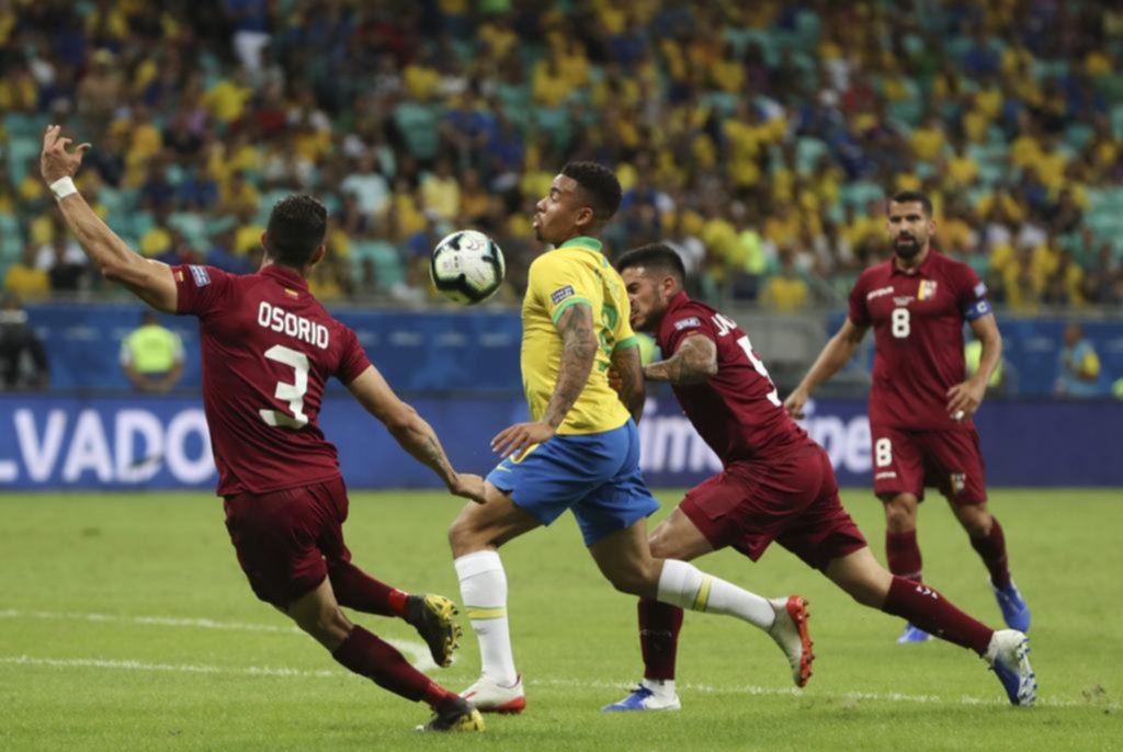 El VAR le anuló dos goles a Brasil, y con eso zafó Venezuela