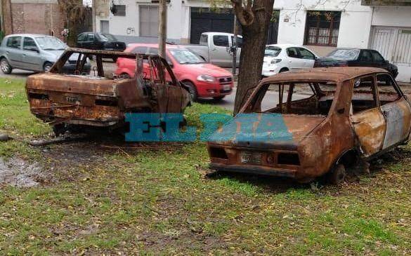 Barrio Hipódromo: piden remoción de autos quemados y  abandonados