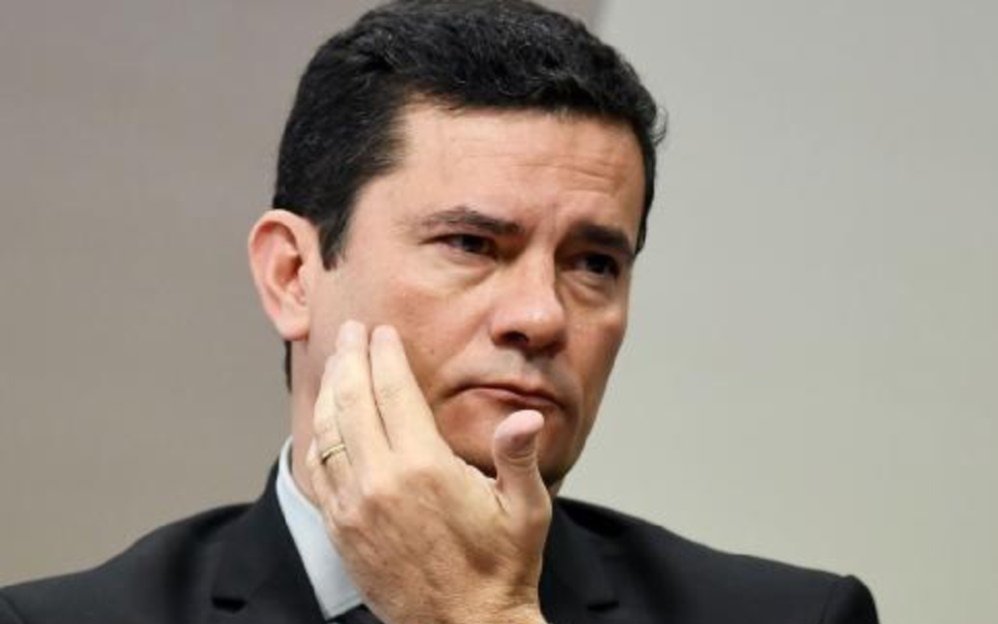 El ex juez Moro denuncia acción de "grupo criminal" en su contra 