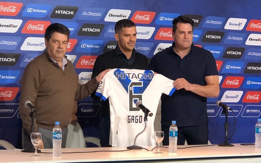 Gago firmó con Vélez y reveló: "Mi hijo me pidió que volviese a jugar"