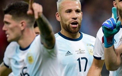 Para Otamendi se falló “muchos pases por querer jugar entre líneas”