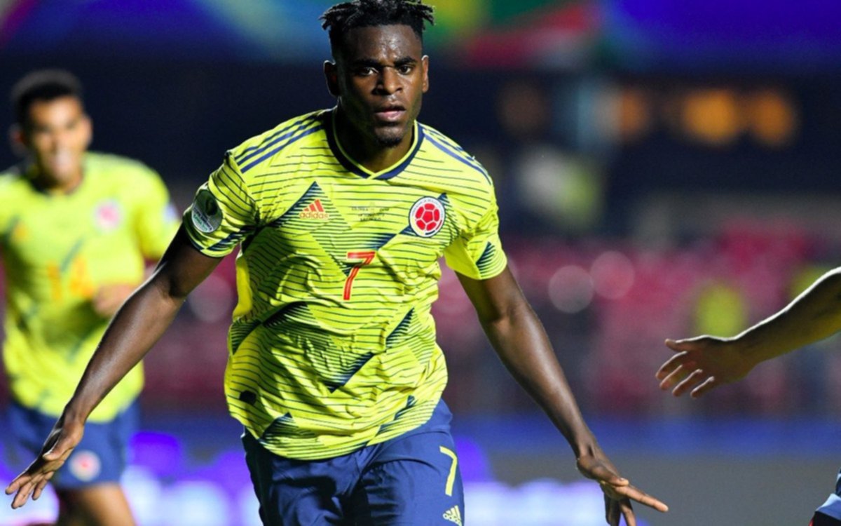 El gol del ex Pincha Duván Zapata que le dio la clasificación a Colombia