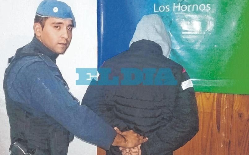 Detienen a un sujeto en Los Hornos acusado de apuñalar a su padre