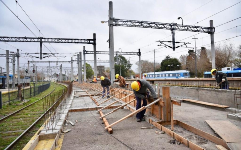 La zona de la Estación de trenes en obra con la intervención de accesos, veredas y andenes