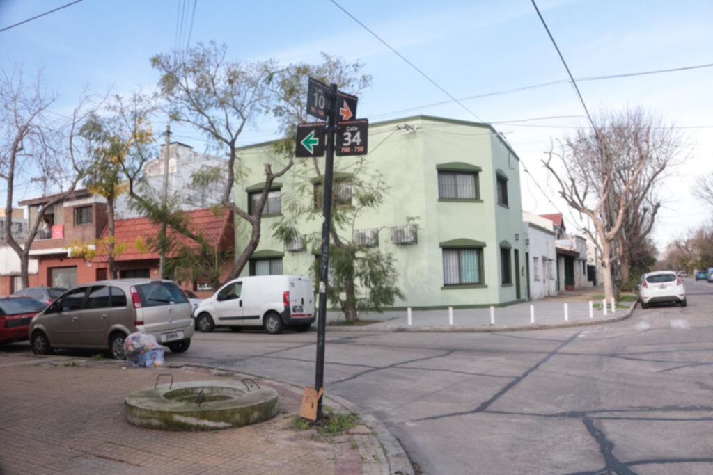 En un raid delictivo de Barrio Norte a Castells robaron autos a mano armada