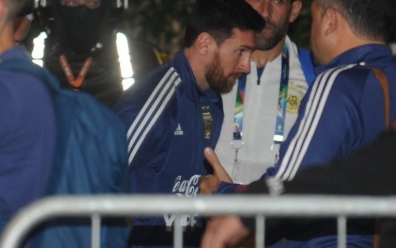 La Selección llegó a Porto Alegre: la esperaban 15 hinchas