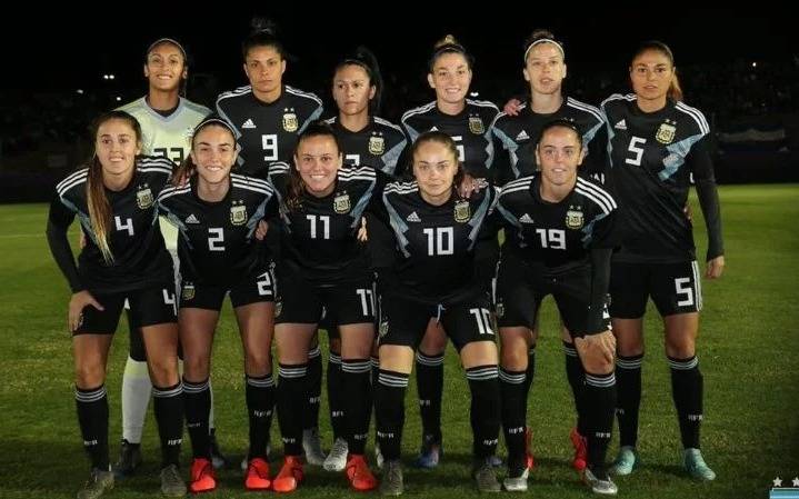 Un reconocimiento de la FIFA al equipo argentino de fútbol femenino
