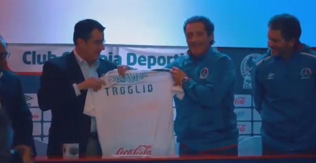 Troglio fue presentado de manera oficial como DT de Olimpia