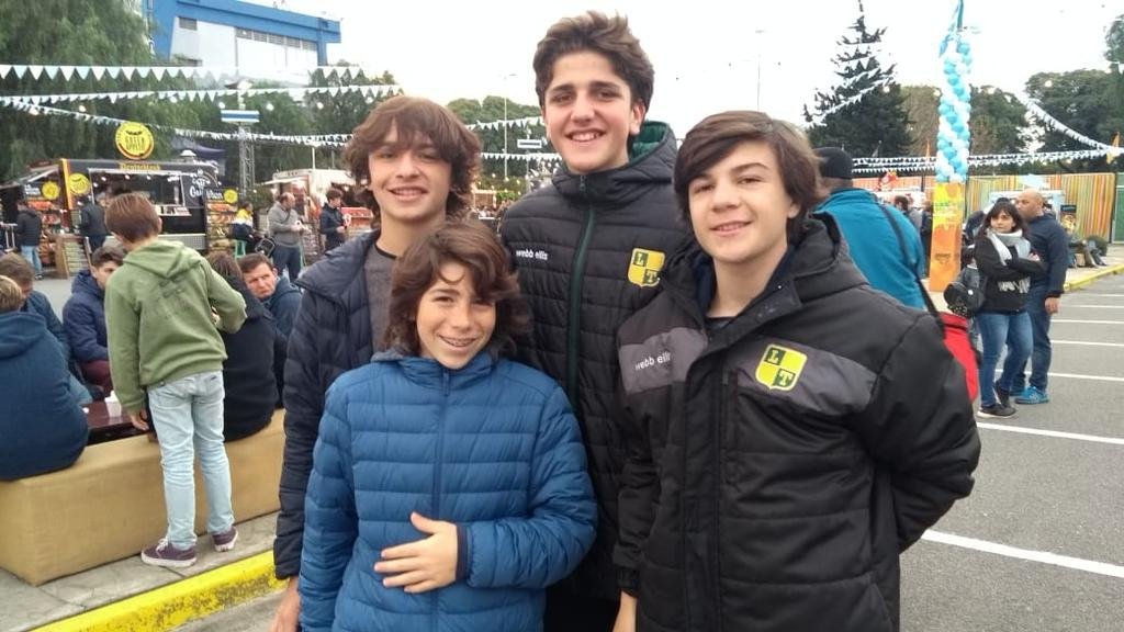Fuerte presencia platense en la cancha de Vélez
