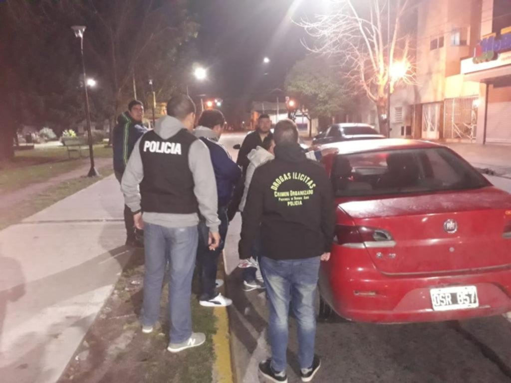 Policías simularon ser runners para detener a dos narcos en Parque Alberti