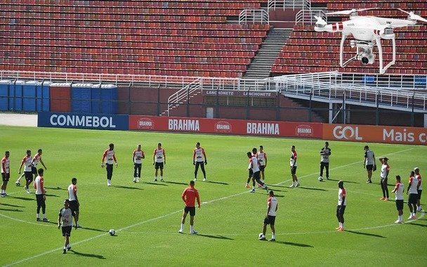 Acusan a Tite de "espiar" a la Selección peruana con un drone