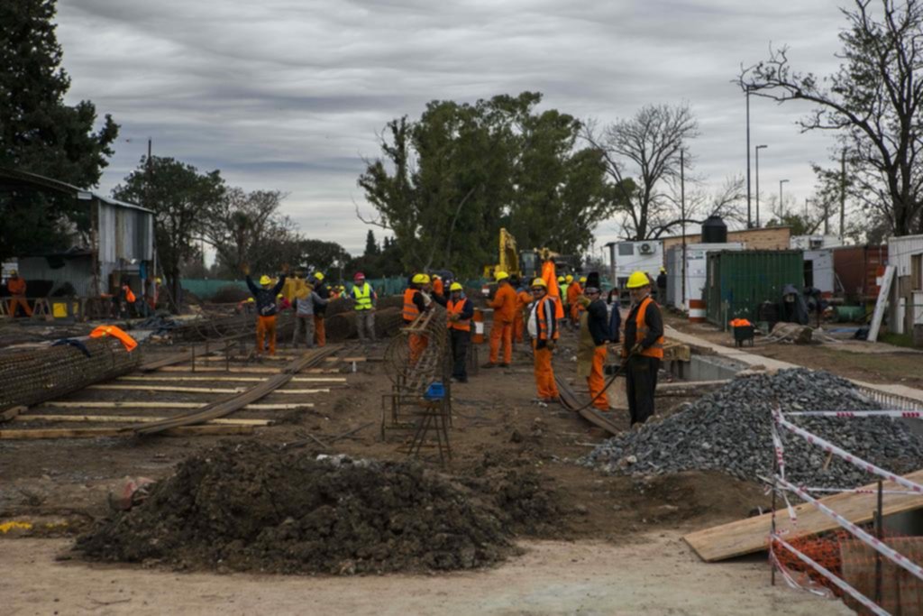 Intensifican los trabajos en 1 y 32 pese a las objeciones por el paso bajo nivel