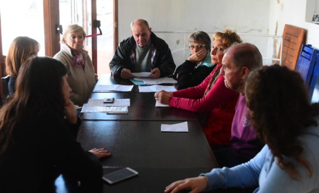 Hartos de vivir sin agua, vecinos de distintos barrios se organizan en un fuerte reclamo conjunto