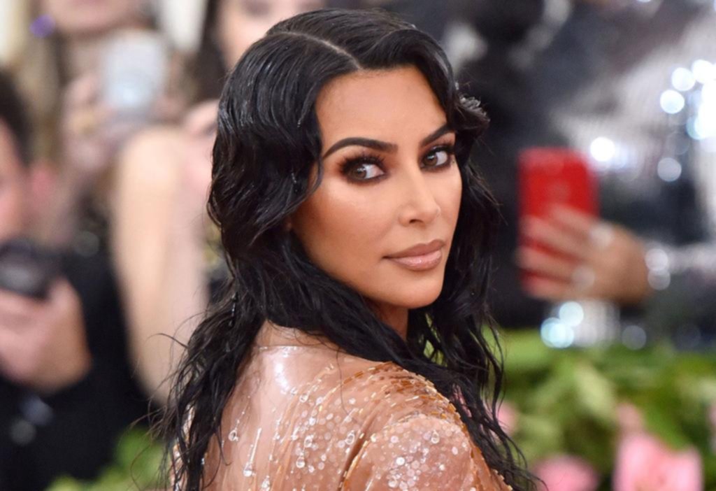 Kim Kardashian recurre a un médium para tratar de controlar su psoriasis