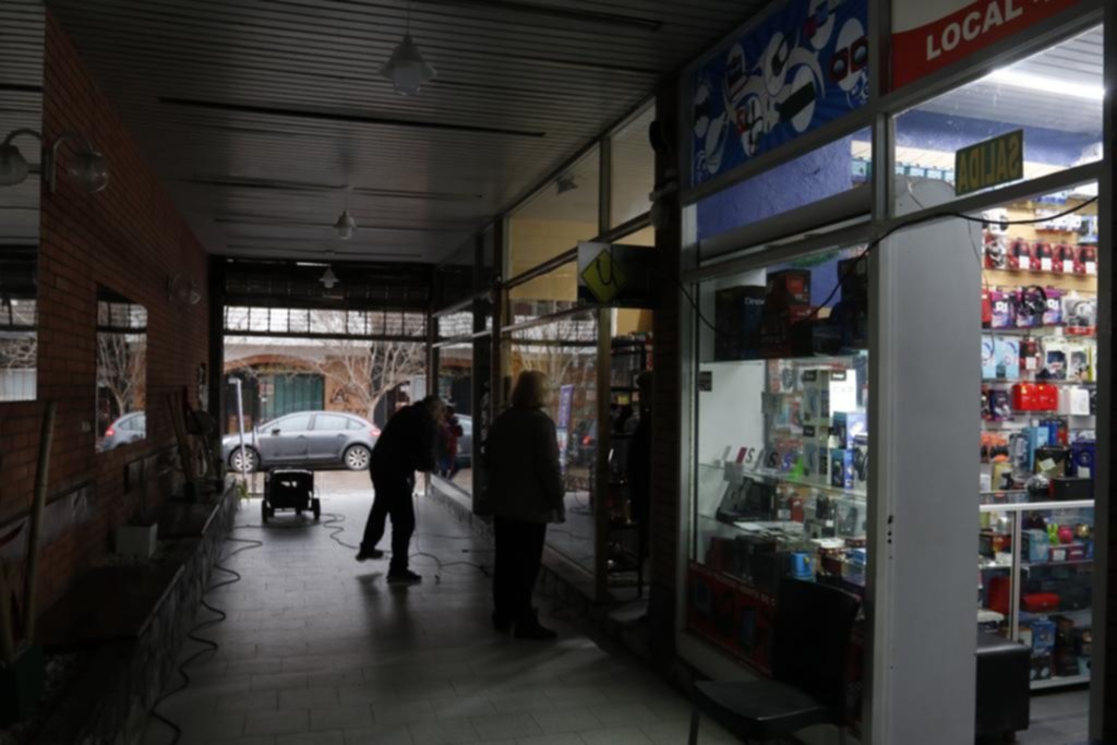 Los negocios en un contexto de caos, durante el fin de semana, a merced de ladrones