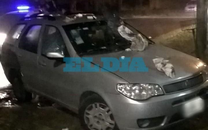 Hartos de estar sin luz, en Villa Elisa atacaron la casa y el auto de la delegada municipal