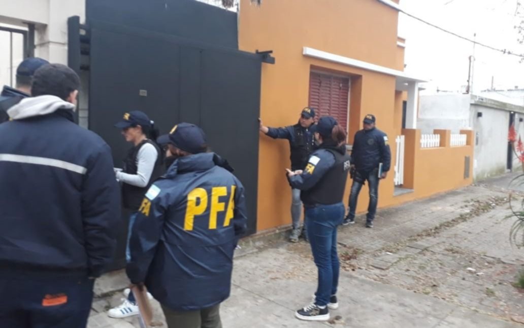 Cayeron en La Plata una mujer y un hombre acusados de distribuir pornografía infantil