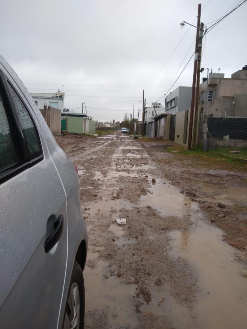 Insisten con el reclamo por un pantano en Villa Castells: “Hasta los patrulleros se encajaron”