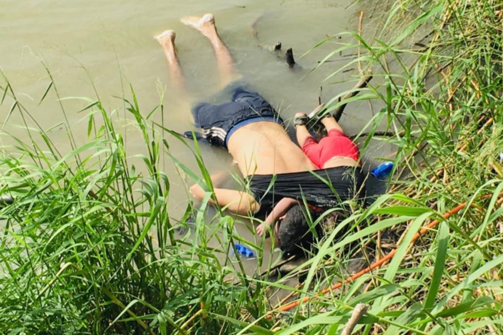 Conmoción por un migrante y su hijita que murieron abrazados al cruzar el río hacia EE UU