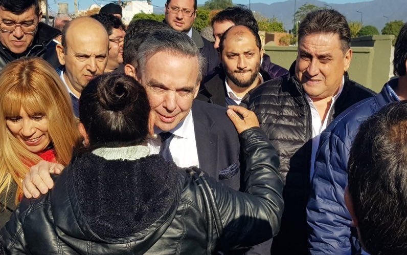 Por un fallo, peronistas disidentes de una provincia no podrán utilizar la "V" de victoria