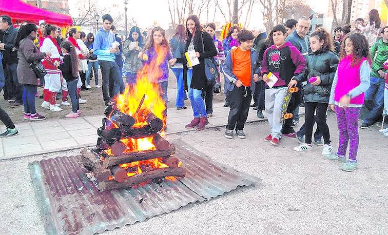 Los catalanes festejan con la celebración de Sant Joan