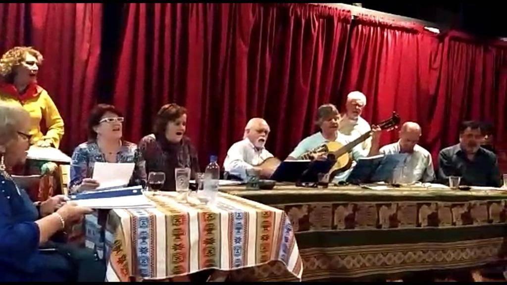 Una esperada noche de encuentros y música folclórica en La Caterva