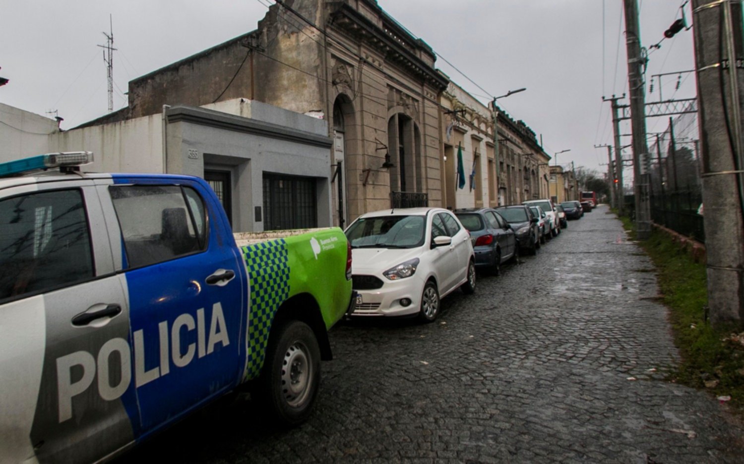 Desplazan y detienen a dos policías de la comisaría Sexta por circular en un auto secuestrado