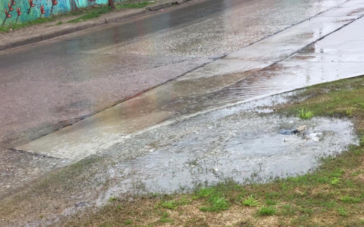 Preocupación en la zona del Cementerio por una pérdida cloacal: "hay temor de enfermarse"