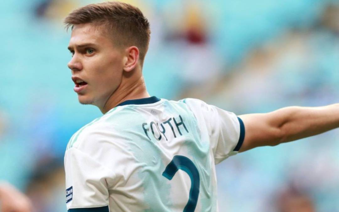 Para Foyth, la marca arranca desde el celular: cómo es la app que usa para estudiar al rival