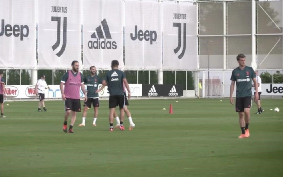Gonzalo Higuaín dio la nota en la práctica de la Juventus
