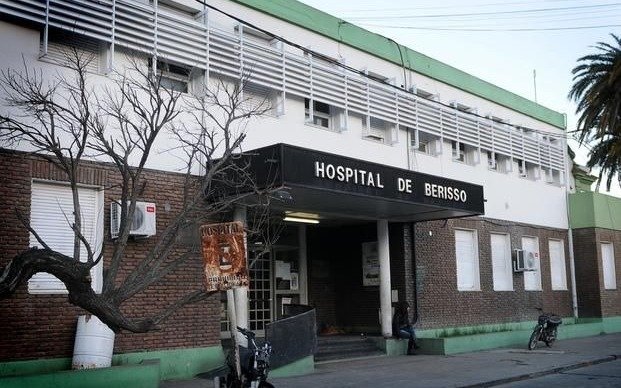 Tiene síntomas de coronavirus, se tiró del primer piso del hospital de Berisso y lo detuvieron