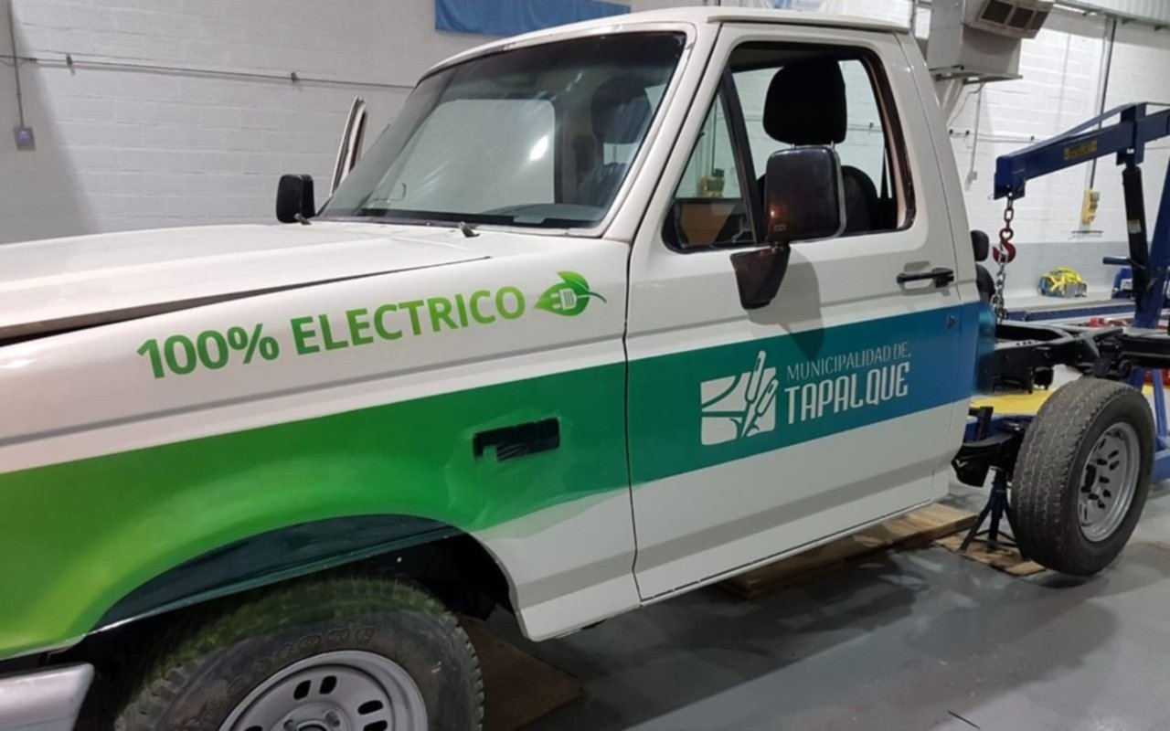 Con el aporte de ingenieros de la UNLP, Tapalqué puso en marcha una camioneta eléctrica 