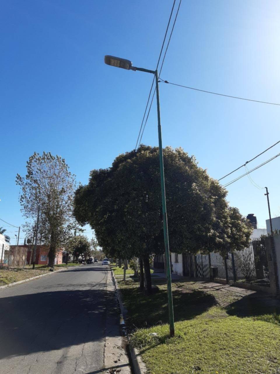 Dos meses de reclamos por una luminaria en Altos de San Lorenzo