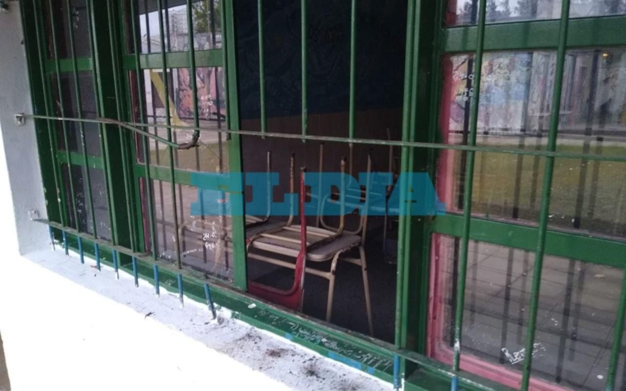 Desvalijan una escuela de Los Hornos: "ahora no quedó nada, ni para robar, ni para enseñar"