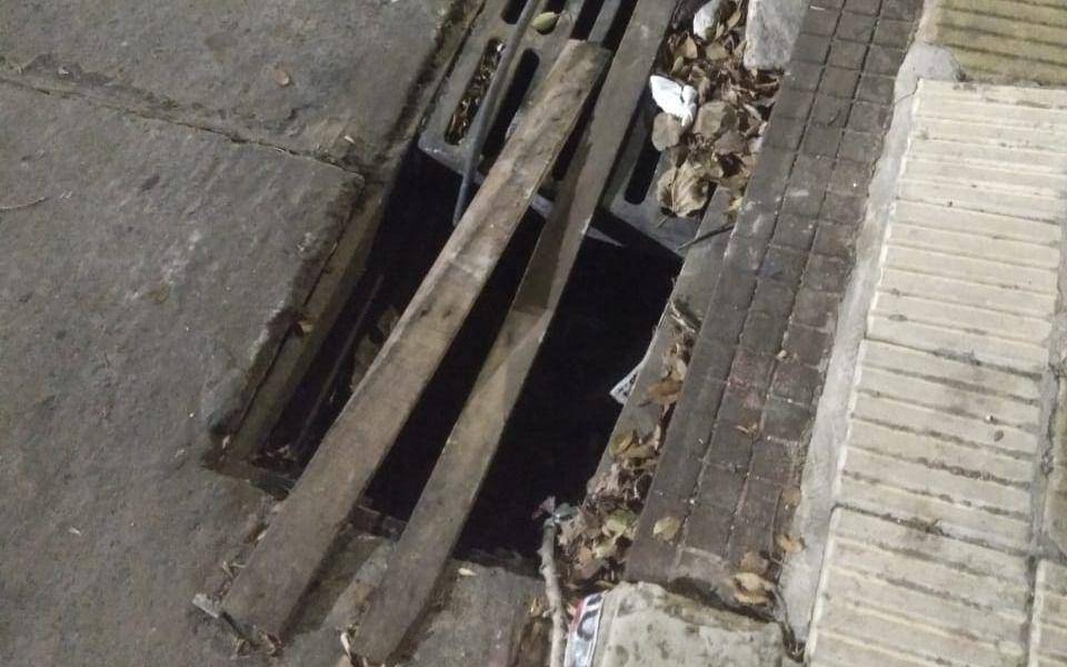 Peligro en una bocacalle en la zona de 66 y 22