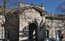 Violencia extrema en Romero: apuñaló a su primo y lo mandó al hospital
