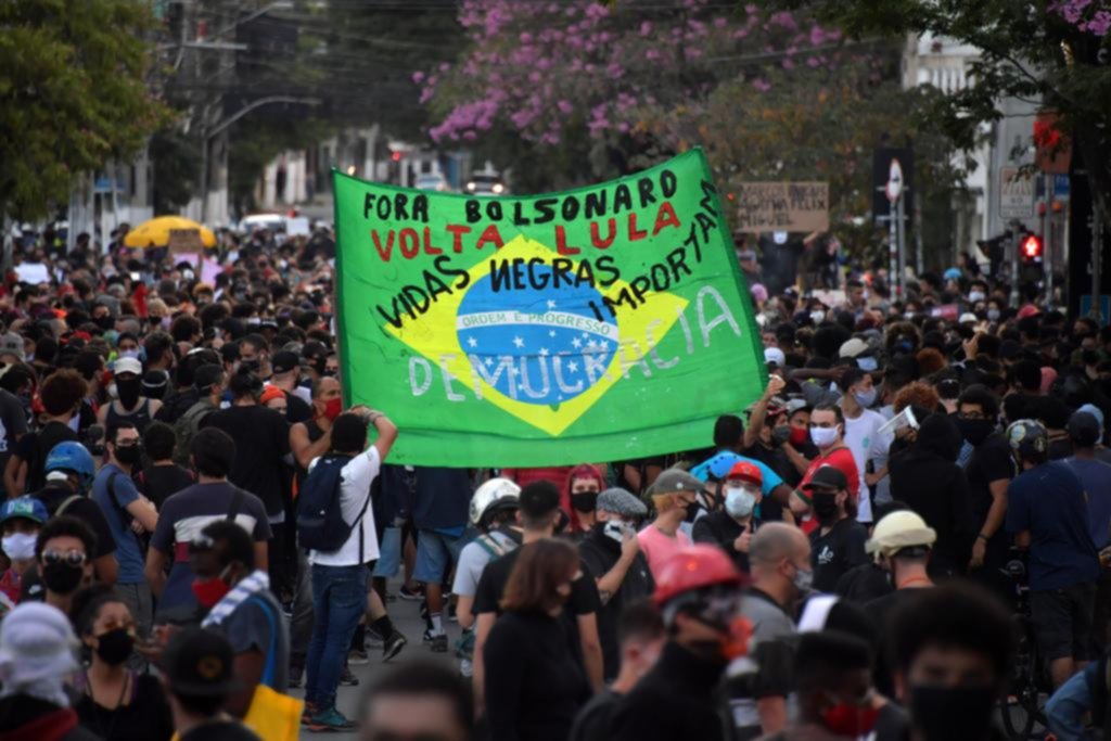 Brasil, con marchas a favor y en contra de Bolsonaro en medio de la pandemia