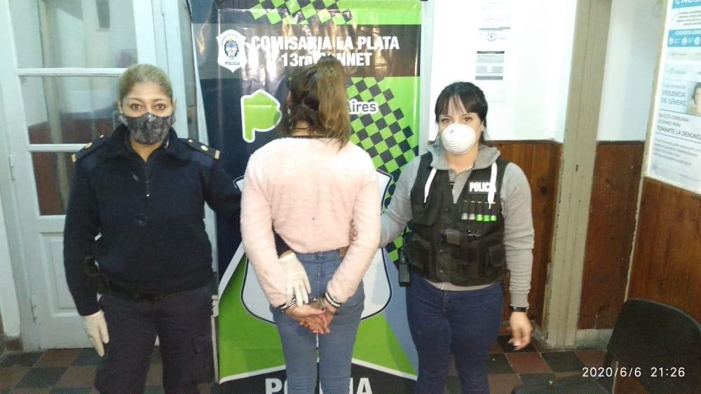 Tenía domiciliaria, pero la Policía sospecha que hacía delivery de droga