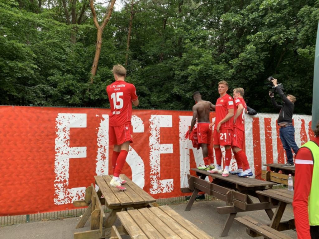 Wolfsburgo se afirma en zona de Europa League