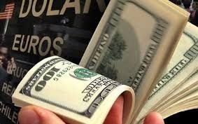 El dólar "blue" operó a 125 pesos en el comienzo de la semana