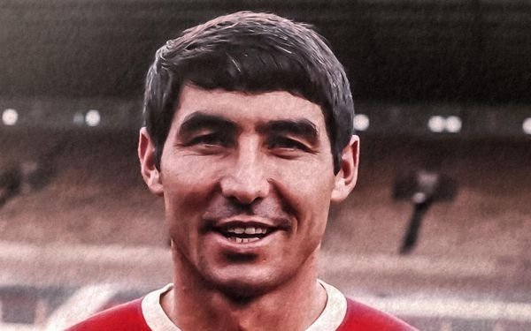 Murió Tony Dunne, ex Manchester United que jugó la final del mundo ante Estudiantes en 1968