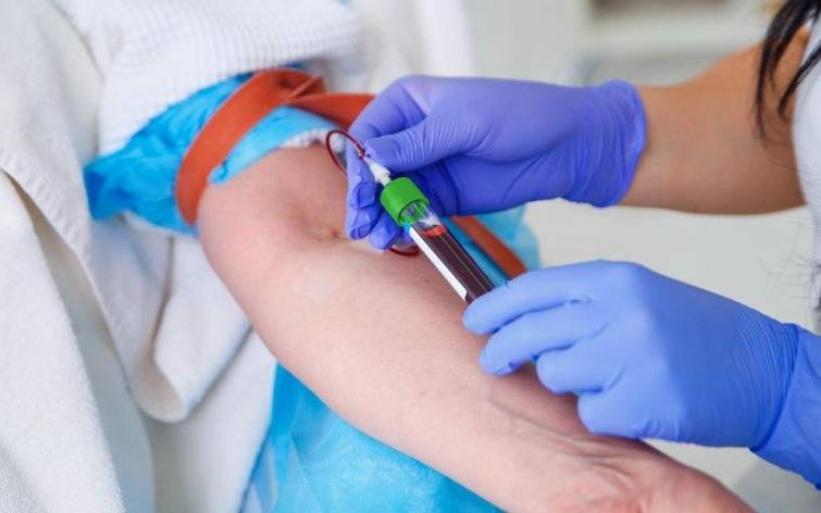 Sugieren que un determinado tipo de sangre protege contra el COVID-19
