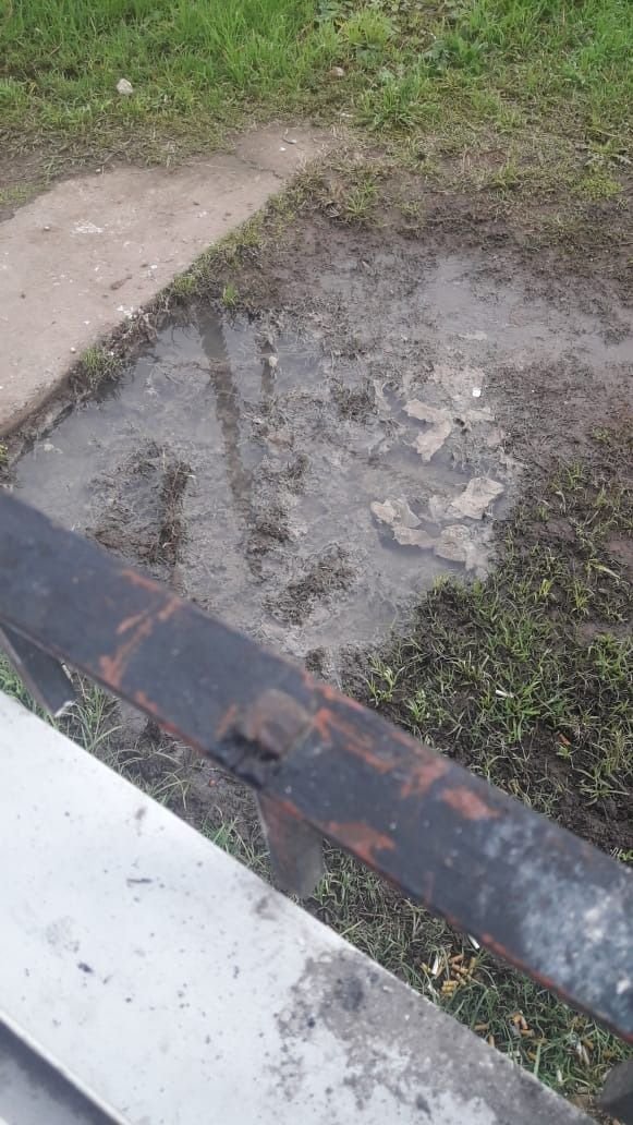 Vecinos de 89, 5 y 6: "Tenemos miedo de que exploten las cloacas" 