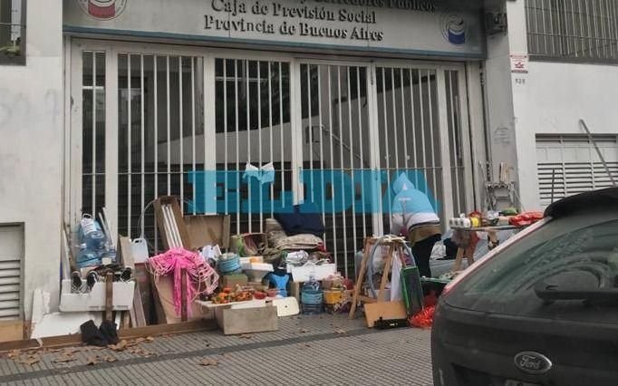 La venta ambulante ilegal sigue copando las calles de la Ciudad