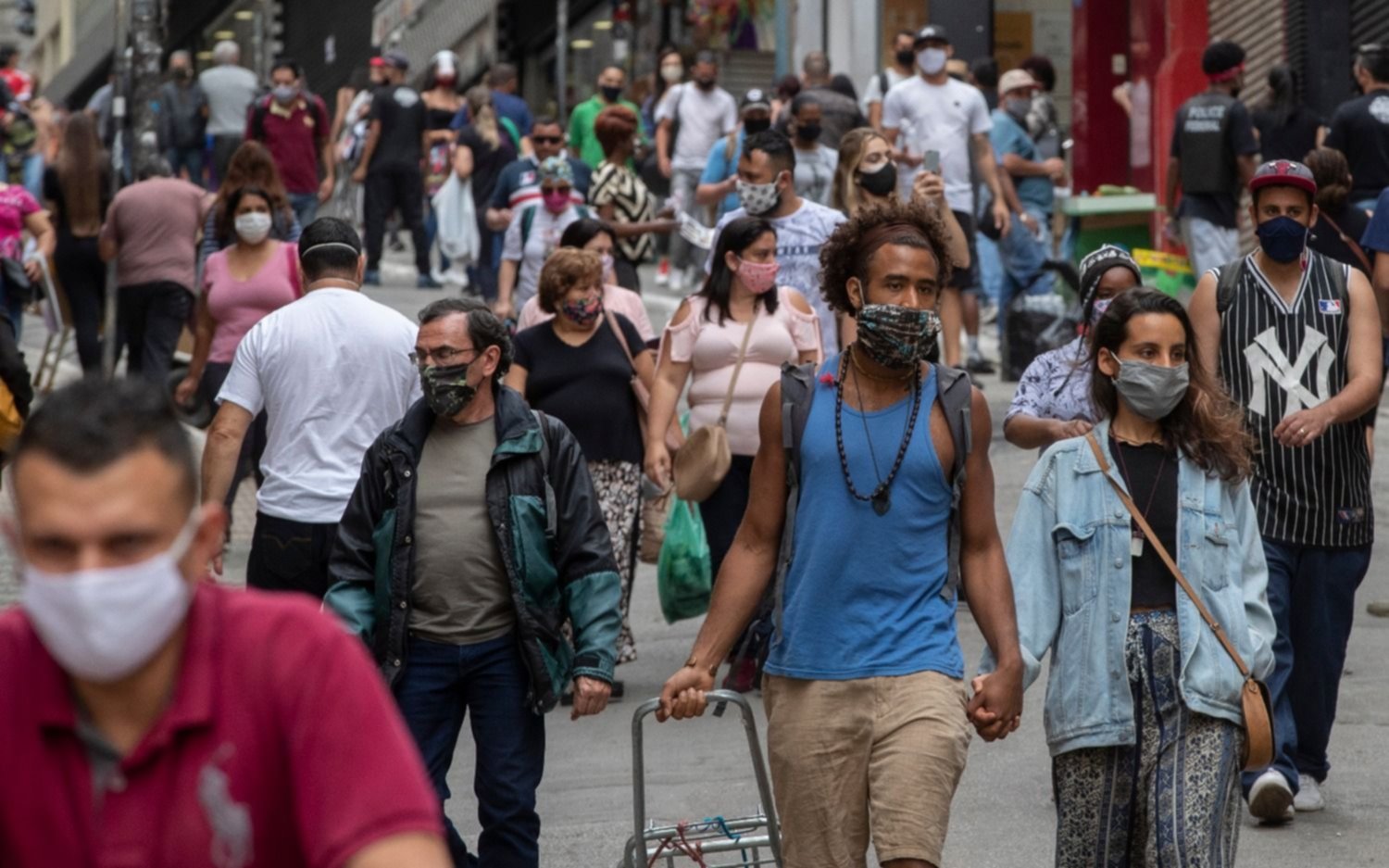 Pese a tener el récord de muertes en un día, en San Pablo reabrieron los comercios