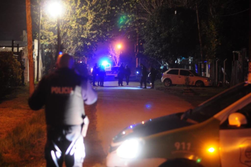 Matan a una mujer y balean a su hijo de 17 años en una gresca en City Bell